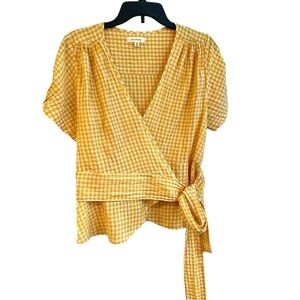 MAX STUDIO, YELLOW/WHITE, GINGHAM, SEERSUCKER TOP. WRAP WITH SASH TIE. SIZE M